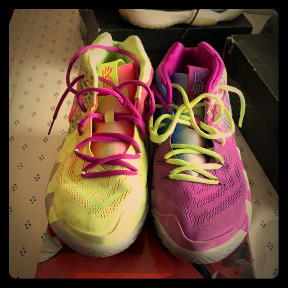 WHAT THE KYRIE 4 (very rare)